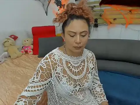 KeiraQuen online show from October 2025 02:50:01 PM