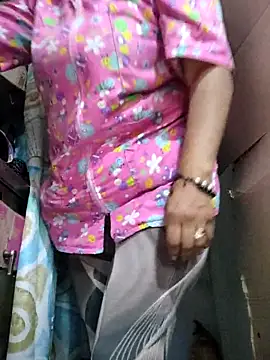 Edged Hot69 online show from April 2026 09:06:01 PM