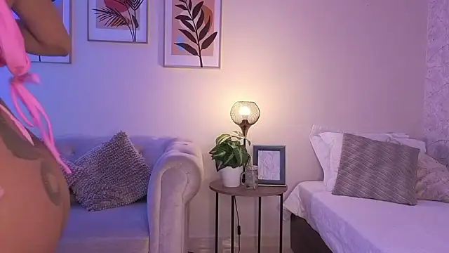 DahianaWalcott online show from February 2026 05:20:02 PM