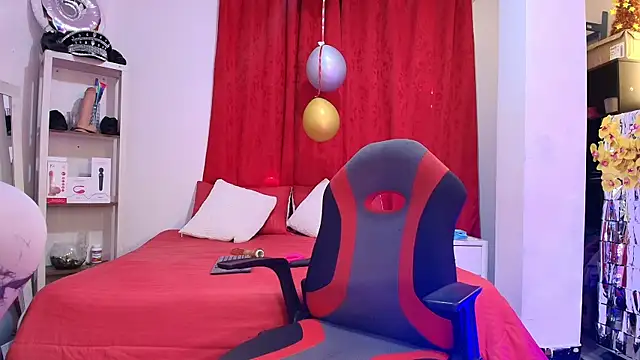 girl amada online show from February 2026 08:15:01 PM