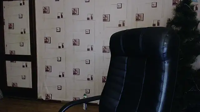 Snapshot of TasyaBigTTs chatting on December 2024 03:53:02 PM TasyaBigTTs online show from December 2024 03:53:02 PM