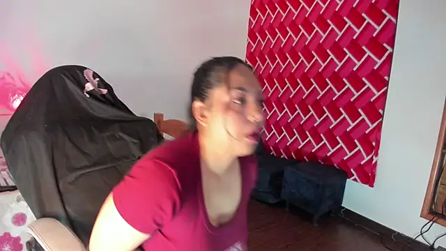 emiily15   online show from May 2026 06:57:01 PM