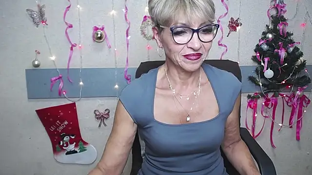 Snapshot of EllaBonito chatting on December 2024 09:44:01 AM EllaBonito online show from December 2024 09:44:01 AM