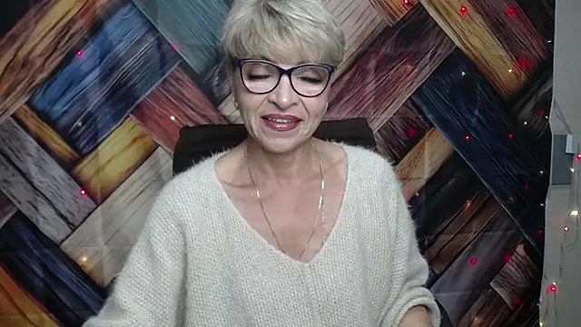 Snapshot of EllaBonito chatting on October 2025 05:32:01 AM EllaBonito online show from October 2025 05:32:01 AM