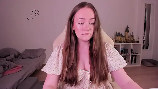 WalkingGirl online show from November 2025 08:32:01 PM