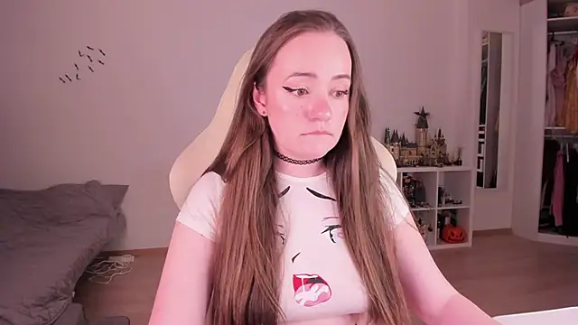 Snapshot of WalkingGirl chatting on December 2025 09:02:01 PM WalkingGirl online show from December 2025 09:02:01 PM