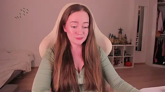 Snapshot of WalkingGirl chatting on December 2025 08:47:02 PM WalkingGirl online show from December 2025 08:47:02 PM