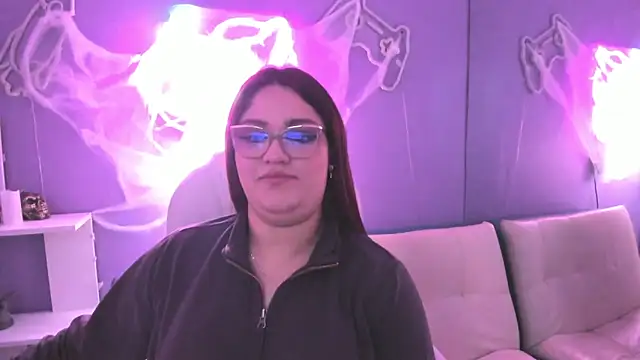 Camiila Osorio online show from November 2025 06:09:02 PM