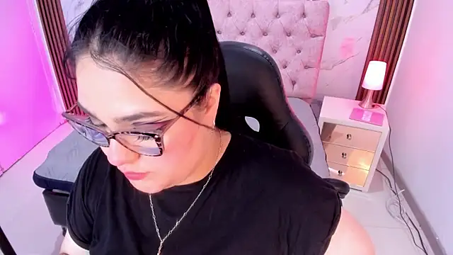 Camiila Osorio online show from April 2026 08:17:01 PM