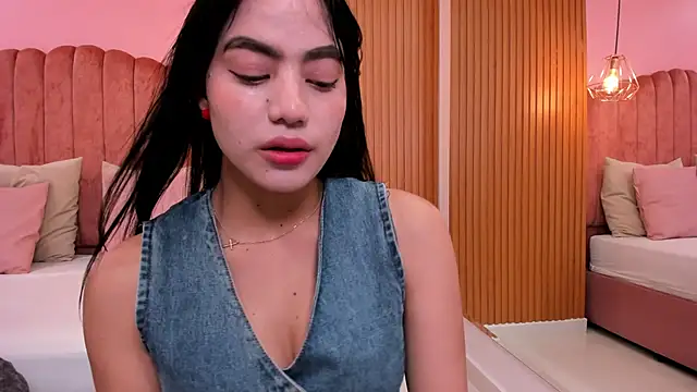 Snapshot of ariel_jonees chatting on December 2024 05:04:01 PM ariel jonees online show from December 2024 05:04:01 PM