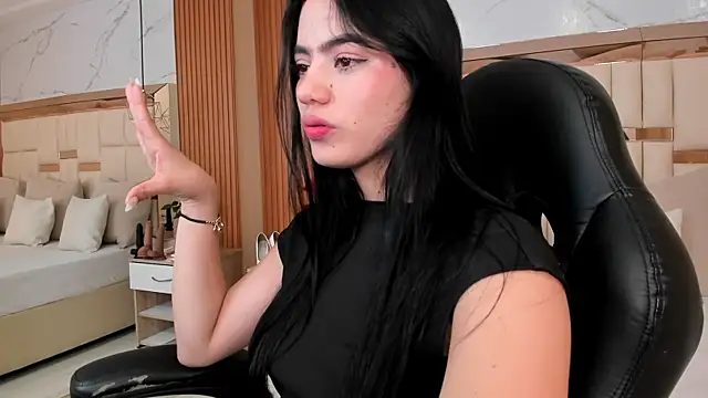 Snapshot of ariel_jonees chatting on October 2025 10:17:01 PM ariel jonees online show from October 2025 10:17:01 PM