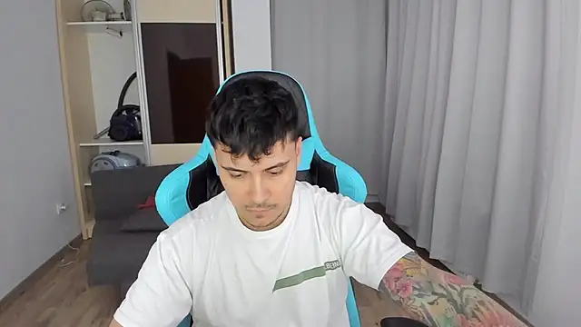 MatMalonne online show from February 2025 04:44:01 PM