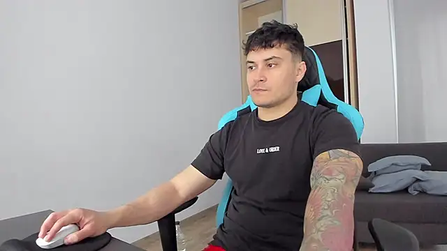 MatMalonne online show from February 2025 10:21:02 AM