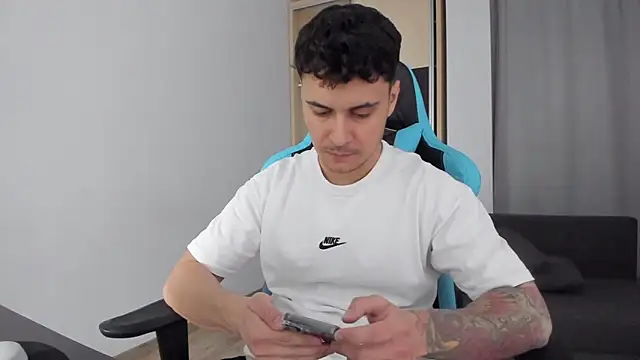 MatMalonne online show from February 2025 04:41:02 PM