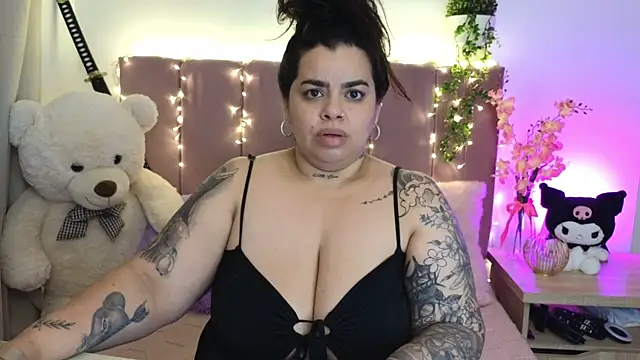 MiahJoness online show from August 2026 05:06:02 AM