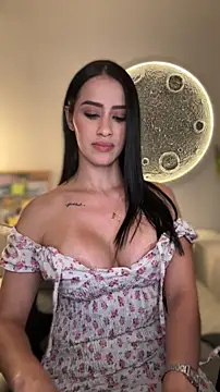 Snapshot of SarahhSmitth1 chatting on April 2026 01:42:02 AM SarahhSmitth1 online show from April 2026 01:42:02 AM