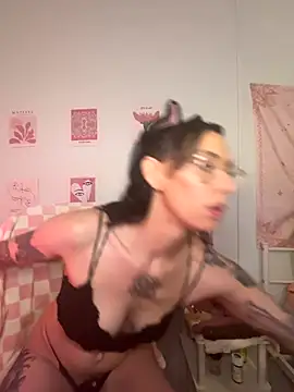 Snapshot of averietheangel chatting on October 2025 09:47:02 PM averietheangel online show from October 2025 09:47:02 PM