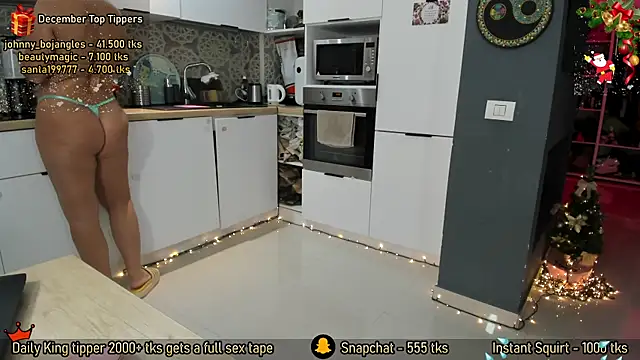 Snapshot of AmySuperHeroes chatting on December 2025 01:06:01 PM AmySuperHeroes online show from December 2025 01:06:01 PM