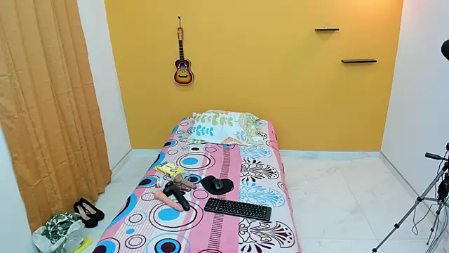 Snapshot of evaleribigtits18 chatting on January 2025 01:53:01 AM evaleribigtits18 online show from January 2025 01:53:01 AM