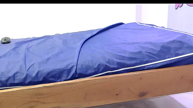 Snapshot of evaleribigtits18 chatting on November 2025 07:10:01 PM evaleribigtits18 online show from November 2025 07:10:01 PM