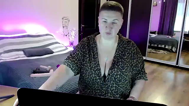 Annet1912 online show from November 2025 12:16:01 PM