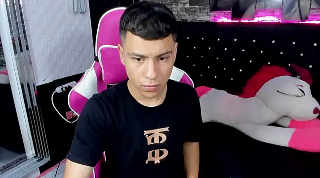 salvadorgomezx online show from December 2024 08:33:01 PM