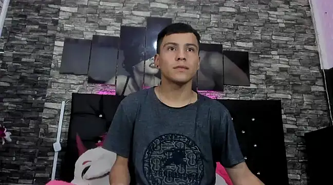 salvadorgomezx online show from December 2024 10:42:01 PM