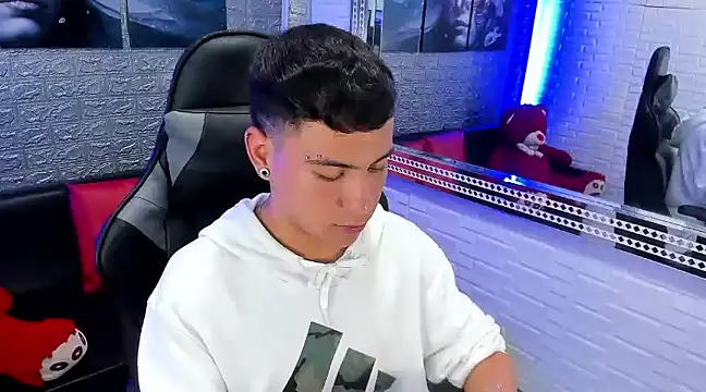 salvadorgomezx online show from December 2024 11:02:02 PM