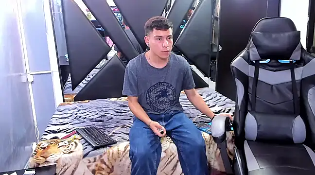 salvadorgomezx online show from December 2024 11:06:02 PM