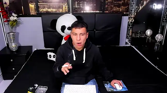 salvadorgomezx online show from December 2024 07:57:01 PM