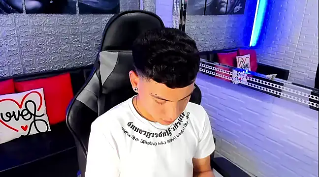 salvadorgomezx online show from January 2025 02:43:02 AM