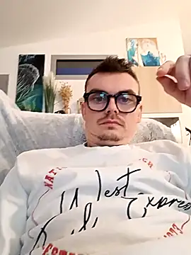 Snapshot of GLouglou19 chatting on January 2026 05:15:01 PM GLouglou19 online show from January 2026 05:15:01 PM