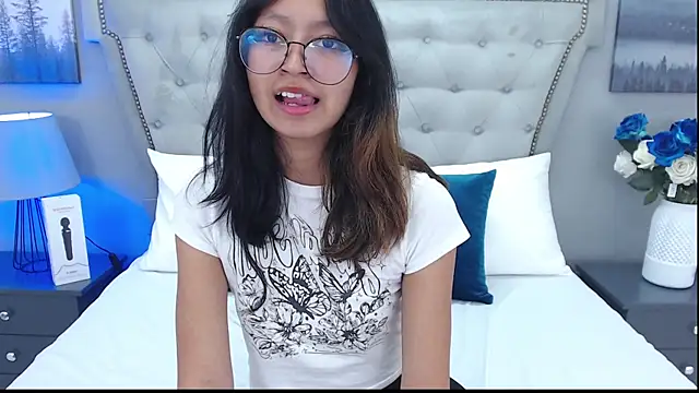 Yommi Winx online show from March 2025 05:05:02 AM