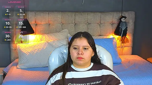 Snapshot of Laia_and_Aloby chatting on October 2025 10:21:01 PM Laia and Aloby online show from October 2025 10:21:01 PM