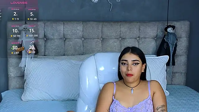 Snapshot of Laia_and_Aloby chatting on October 2025 10:22:01 PM Laia and Aloby online show from October 2025 10:22:01 PM