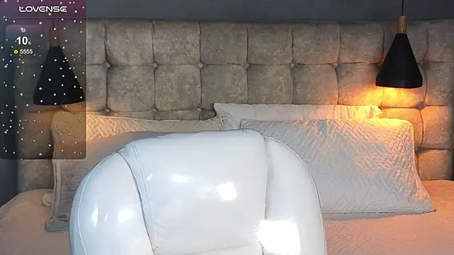 Snapshot of Laia_and_Aloby chatting on November 2025 10:31:01 PM Laia and Aloby online show from November 2025 10:31:01 PM