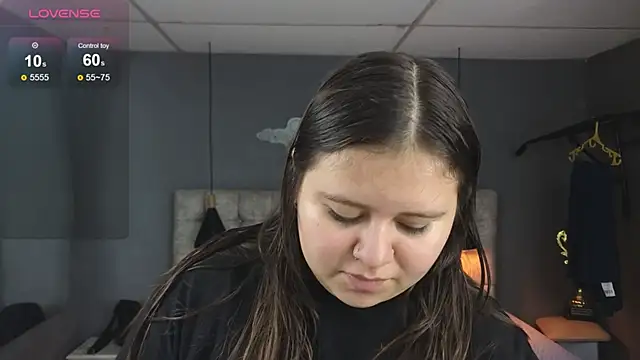 Snapshot of Laia_and_Aloby chatting on November 2025 10:13:02 PM Laia and Aloby online show from November 2025 10:13:02 PM