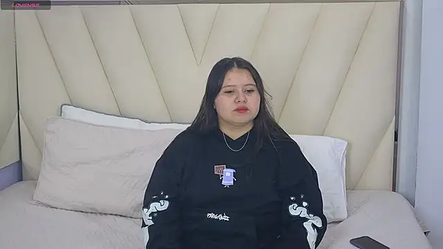 Snapshot of Laia_and_Aloby chatting on February 2026 10:15:02 PM Laia and Aloby online show from February 2026 10:15:02 PM