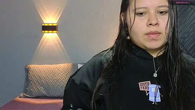 Snapshot of Laia_and_Aloby chatting on February 2026 10:05:02 PM Laia and Aloby online show from February 2026 10:05:02 PM