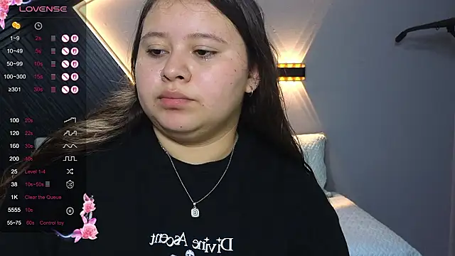 Snapshot of Laia_and_Aloby chatting on February 2026 10:06:02 PM Laia and Aloby online show from February 2026 10:06:02 PM