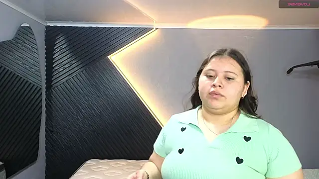 Snapshot of Laia_and_Aloby chatting on February 2026 10:21:01 PM Laia and Aloby online show from February 2026 10:21:01 PM