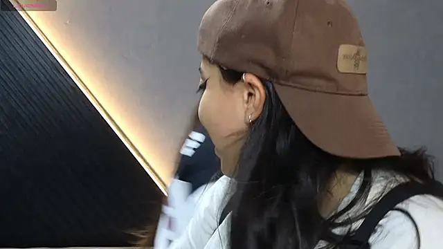 Snapshot of Laia_and_Aloby chatting on March 2026 10:05:02 PM Laia and Aloby online show from March 2026 10:05:02 PM