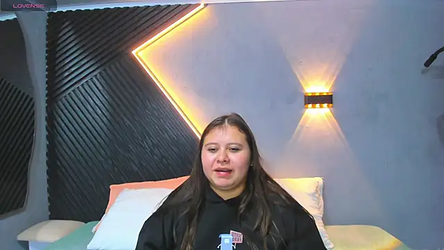 Laia and Aloby online show from July 2026 11:10:02 PM