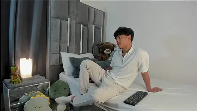 All3ssandr0 online show from October 2025 02:31:01 AM