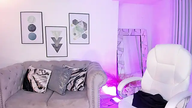 kendaall jenner  online show from January 2025 07:30:01 AM