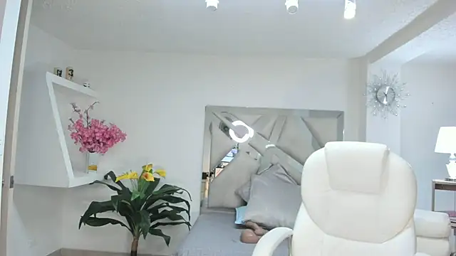 kendaall jenner  online show from February 2025 10:37:02 AM