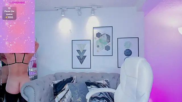 kendaall jenner  online show from March 2025 05:25:01 AM