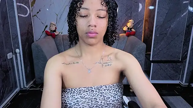 Snapshot of Violeth_b chatting on April 2026 01:02:01 PM Violeth b online show from April 2026 01:02:01 PM