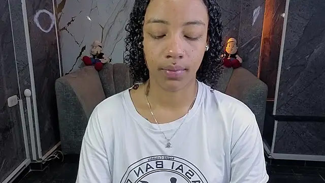 Snapshot of Violeth_b chatting on June 2026 01:25:01 PM Violeth b online show from June 2026 01:25:01 PM
