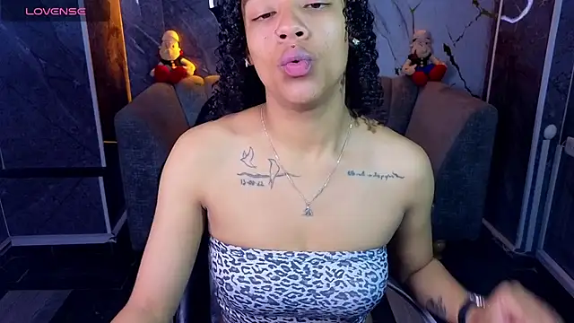 Snapshot of Violeth_b chatting on July 2026 01:26:02 PM Violeth b online show from July 2026 01:26:02 PM